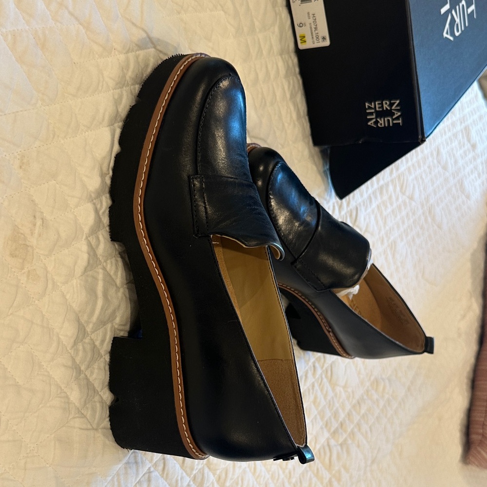 Naturalizer Black Leather Loafers 9M - Picture 3 of 4